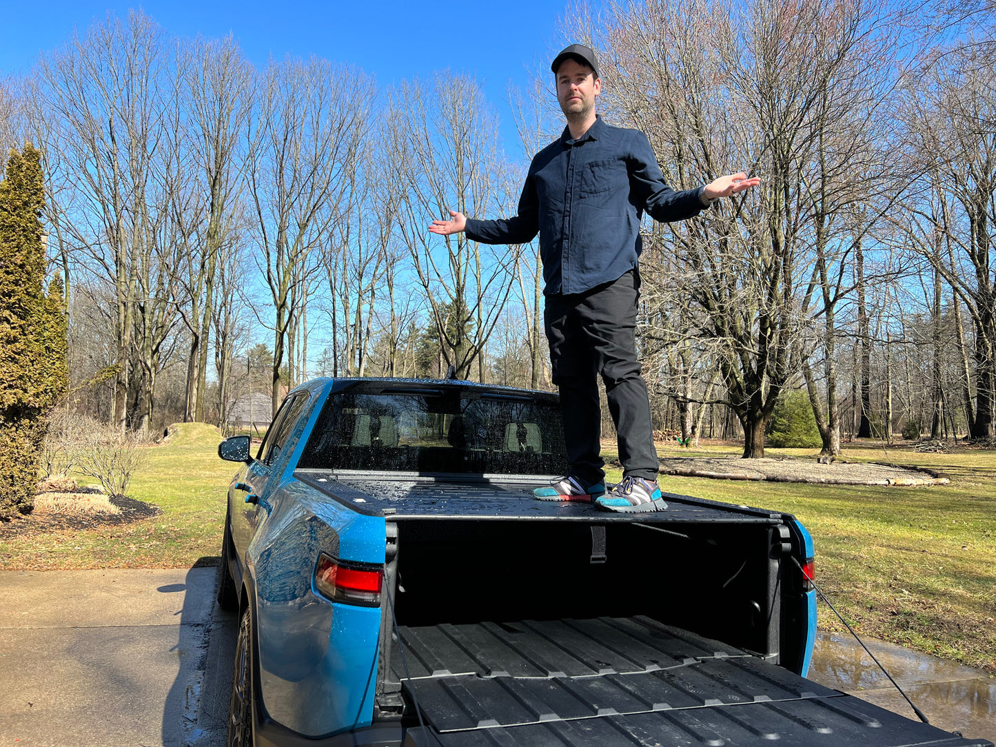 Interrobang Manual Tonneau Cover for the Rivian R1T